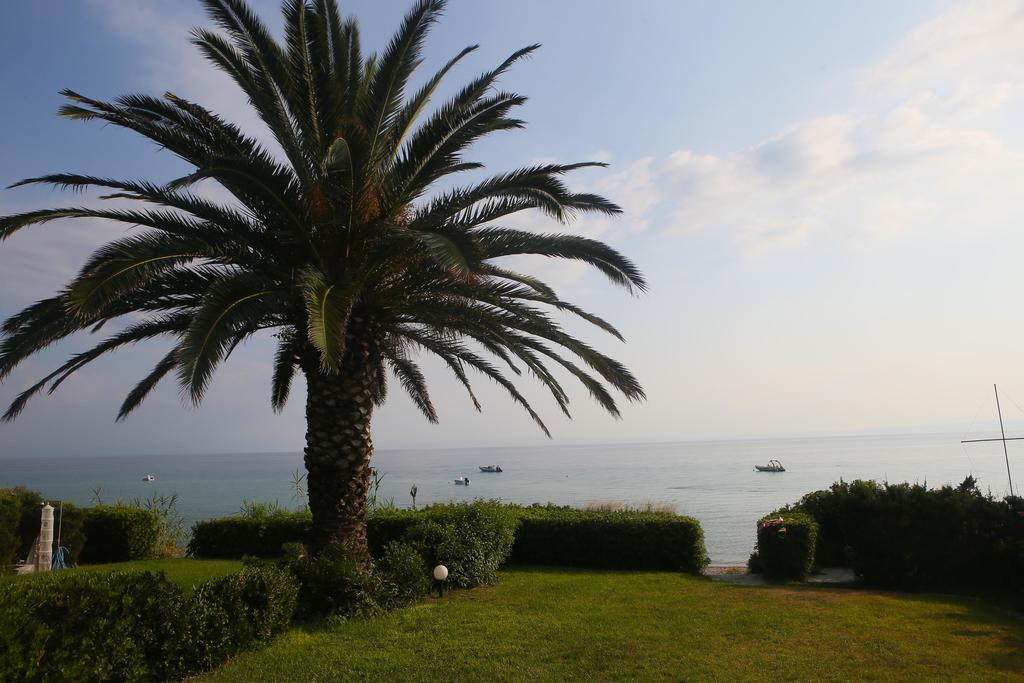 Beach Front Chanioti Políhrono Kültér fotó