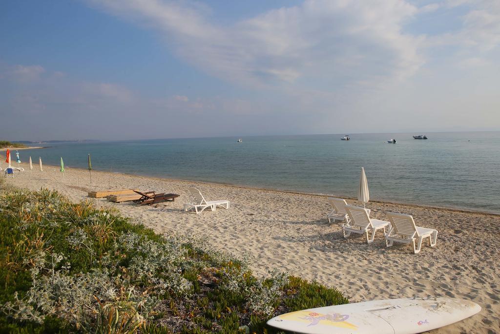 Beach Front Chanioti Políhrono Kültér fotó