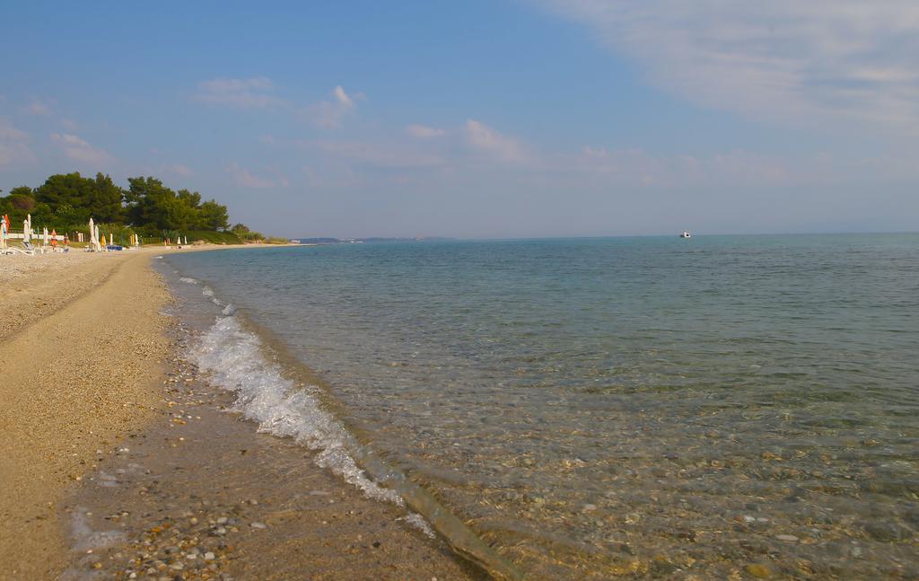 Beach Front Chanioti Políhrono Kültér fotó